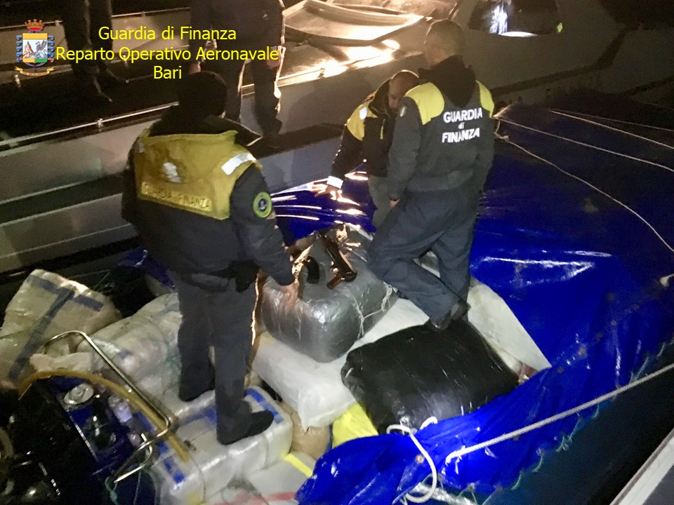 FOTO/ Droga e kapur në Adriatik me vlerë 20 milionë euro, identifikohen 4 skafistët shqiptarë