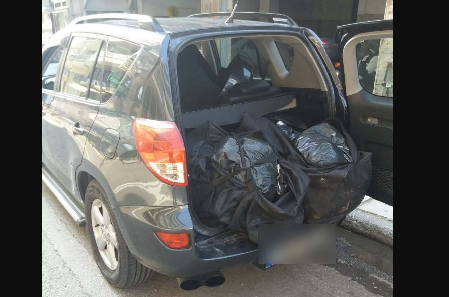Greqi, arrestohet shqiptari me 30.7 kg kanabis në mjet