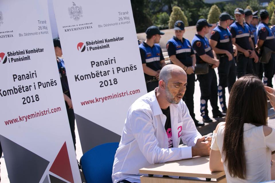 FOTO GALERI/ “Kryeministri” merr intervista pune për Ministër të Brendshëm