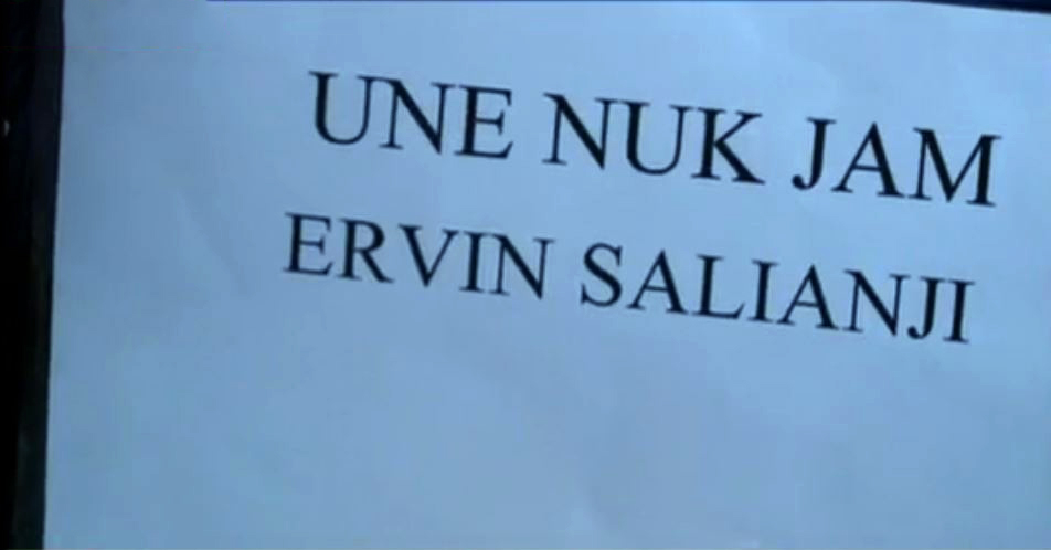 Zyrtarët e PD-së paraqiten te Krimet e Rënda, Ervin Salianji “pankartë” ironizuese