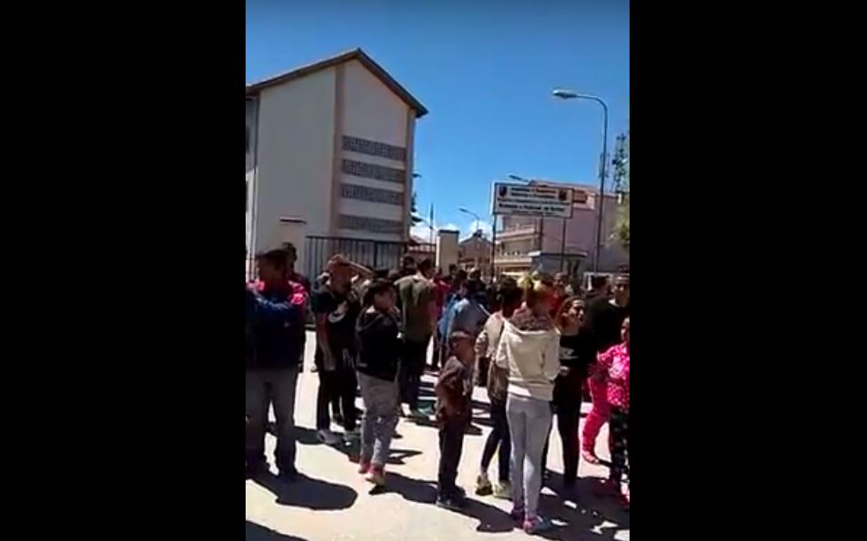 VIDEO/ Korçë, vdekja e të paraburgosurit, familjarët e viktimës akuzojnë: E vrau shteti, eE dhunuan, i bënë gjilpëra