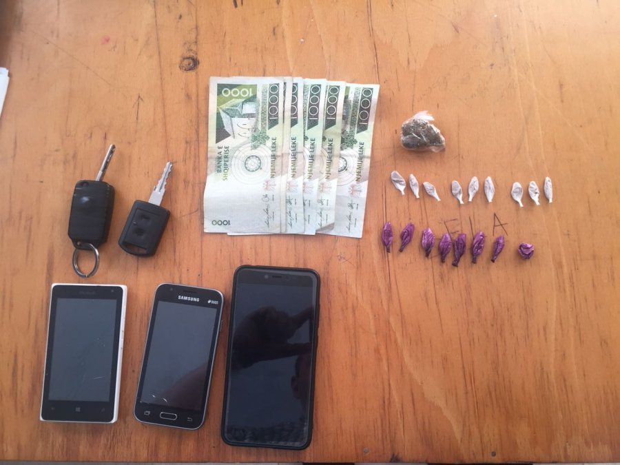 EMRAT & FOTO/ Berat, arrestohen 4 shpërndarës të heroinës