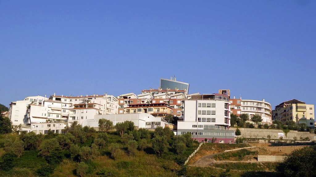 Tiranë, në arrest shtëpie për përndjekje, dhunohet  fizikisht 29-vjeçari