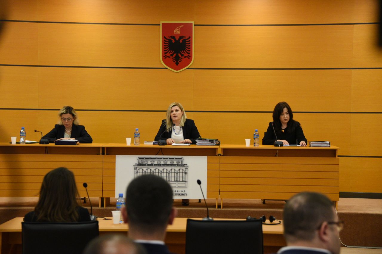 VETTING-u/ Gjyqtarja Manjola Xhaxho kalon provën, qëndron në sistem