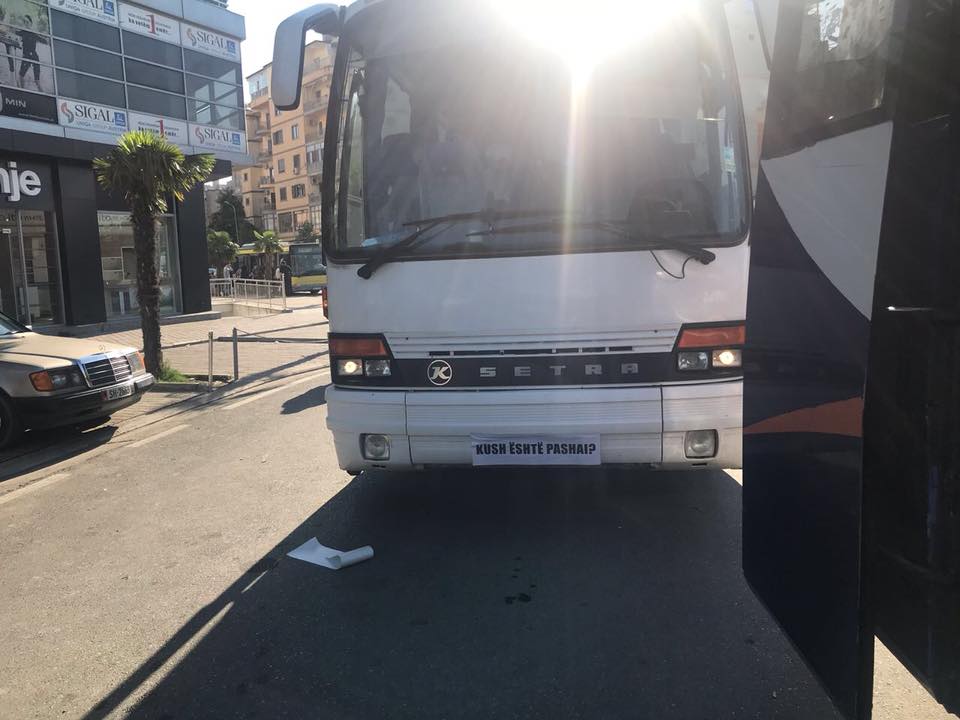 PROTESTA & FOTO GALERI/ Nga të katër anët e Shqipërisë drejt Tiranës: Na prit Pasha, po vijmë…!