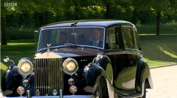 DASMA MBRETËRORE/ Fillon ceremonia e kurorëzimit të Princ Harry me Meghan Markle