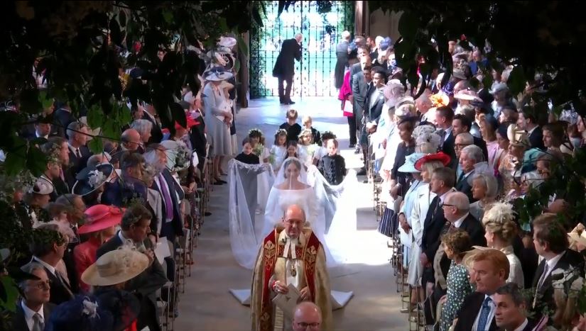 DASMA MBRETËRORE/ Fillon ceremonia e kurorëzimit të Princ Harry me Meghan Markle