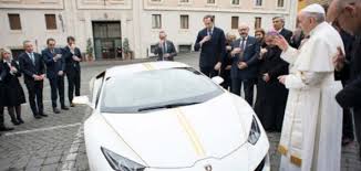 Papa Françesku shet në ankand super makinën.Të ardhurat për bamirësi