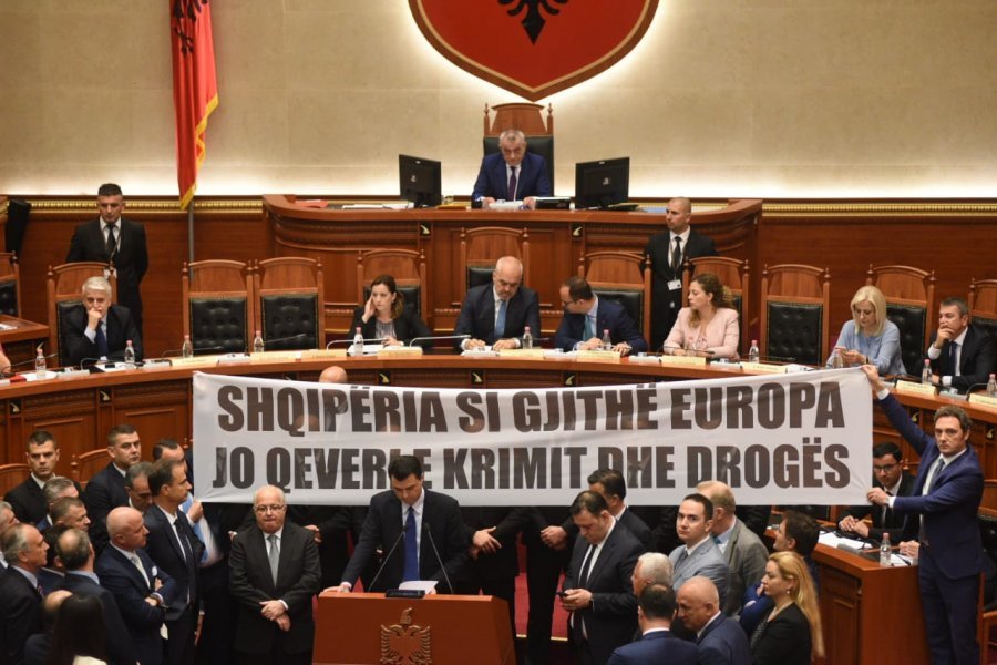 VIDEO LIVE/ Ruçi i vendosur të mos i japë fjalën, Basha fjalim nëpërmjet rrjeteve sociale