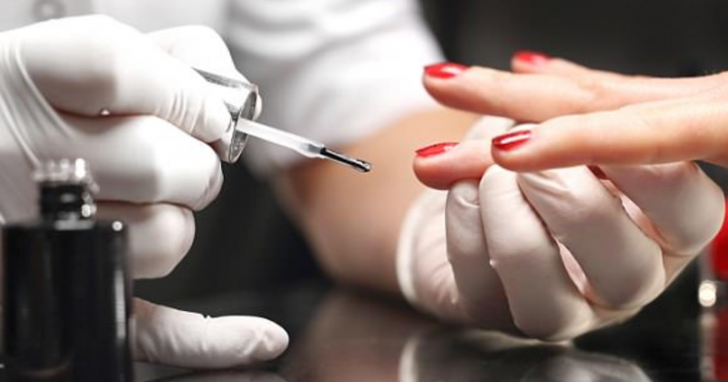 Sallonet britanike të thonjve, lavatriçe të parave të pista – Si dhe pse fshihen aty skllevërit vietnamezë dhe shqiptarë