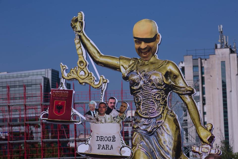 PROTESTA & VIDEO/ Mbërrijnë simbolet e opozitës në shesh