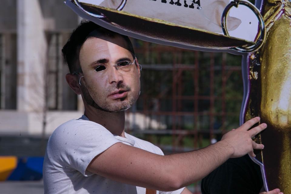 PROTESTA & VIDEO/ Mbërrijnë simbolet e opozitës në shesh