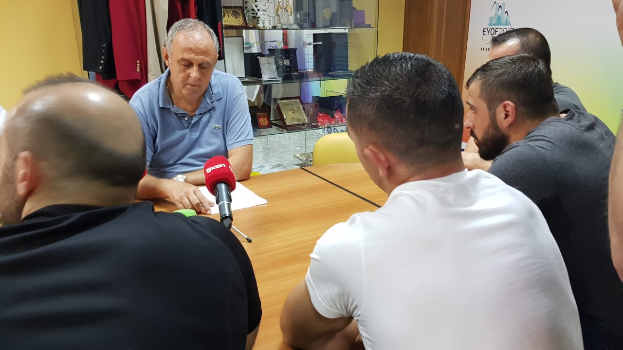 Sportistët ngujohen në KOKSH, duan pjesëmarrjen në Lojërat Mesdhetare