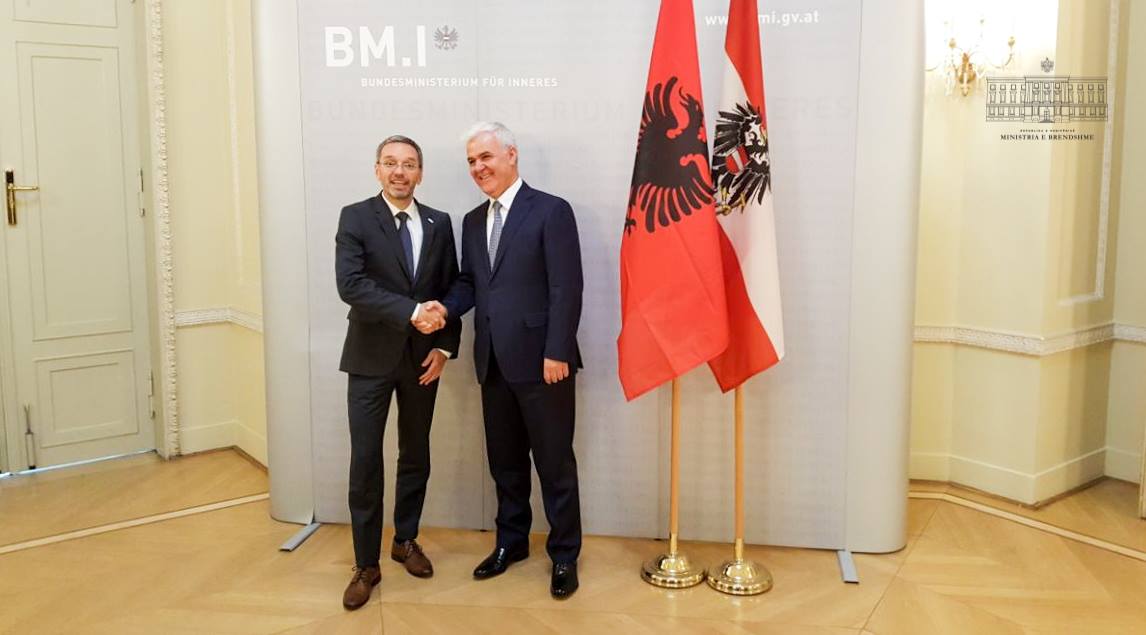 Austria në alarm për tregtinë e refugjatëve në Shqipëri, qeveria terr informativ