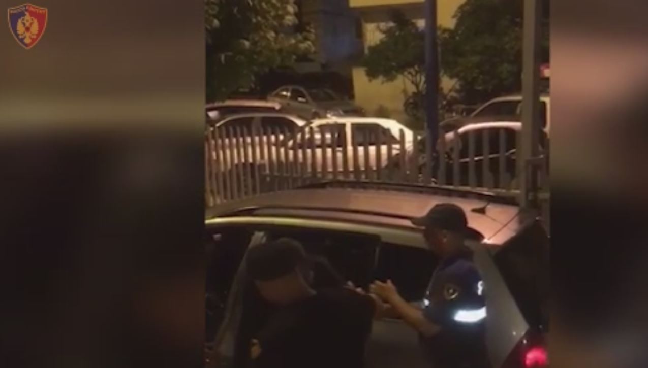 Qarkullonte me armë zjarri, arrestohet 24-vjecari në Sarandë