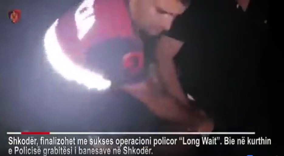 VIDEO & EMRI/ Shkodër, bie në kurthin e Policisë, arrestohet hajduti i banesave