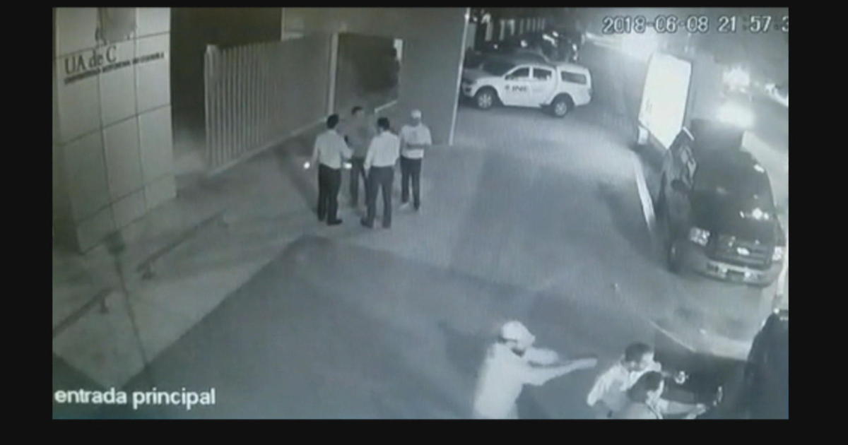 VIDEO/ Vritet politikani teksa bënte selfie