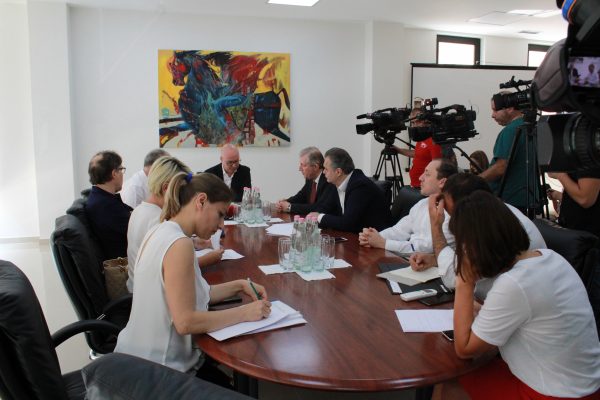 Opozita dhe RTSH kundërshton planin e pronarëve të mediave për fondet publike