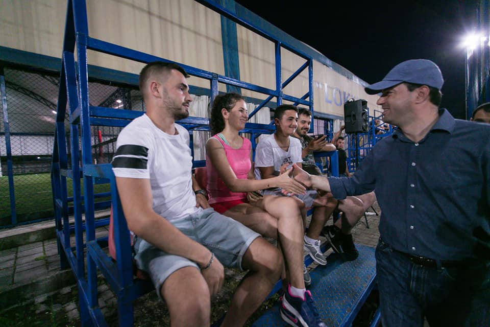 FOTO GALERI/ Lulzim Basha tifoz futbolli, ndjek “skuadrën e zemrës” në stadium