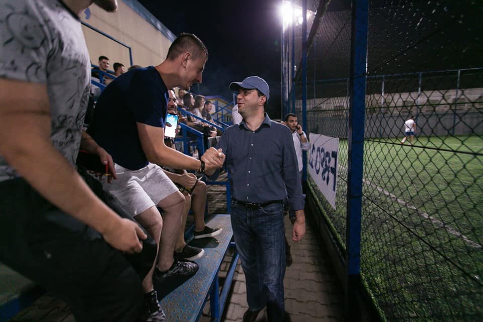 FOTO GALERI/ Lulzim Basha tifoz futbolli, ndjek “skuadrën e zemrës” në stadium
