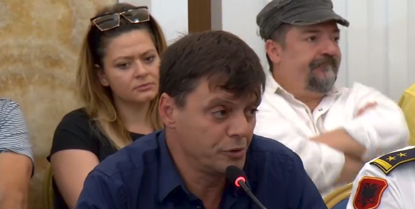 Monologjet per Teatrin/ Aktori Neritan Licaj flet në emër të artisteve, por Veliaj e akuzon për inskenim