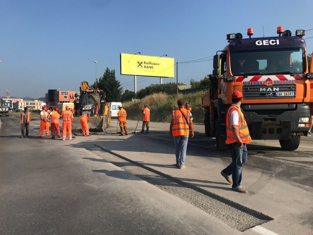 DETAJE & FOTO GALERI/ Fillon arnimi, bllokohet nga sot segmenti i parë i autostradës Tiranë – Durrës