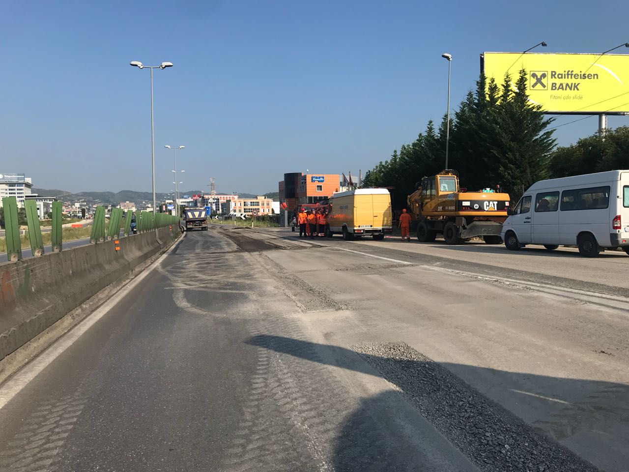 DETAJE & FOTO GALERI/ Fillon arnimi, bllokohet nga sot segmenti i parë i autostradës Tiranë – Durrës