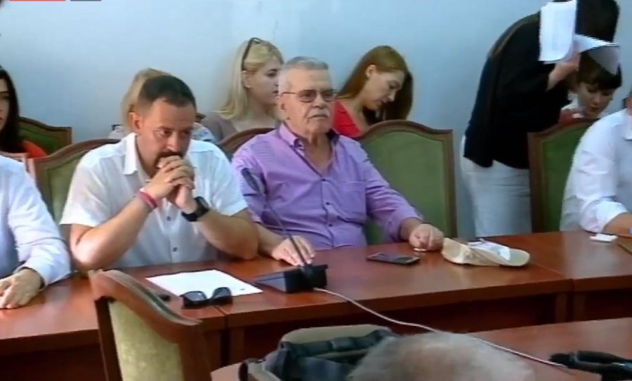 VIDEO/ Ministrja Kumbaro bojkoton ballafaqimin me aktorët, Ndrenika me artistë Letër të Hapur Presidentit
