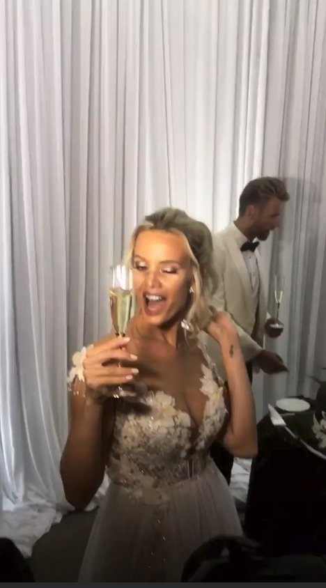 FOTO/ Modelja  shqiptare Afërdita Dreshaj i jep fund beqarisë