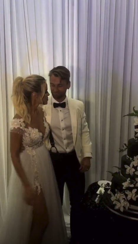 FOTO/ Modelja  shqiptare Afërdita Dreshaj i jep fund beqarisë