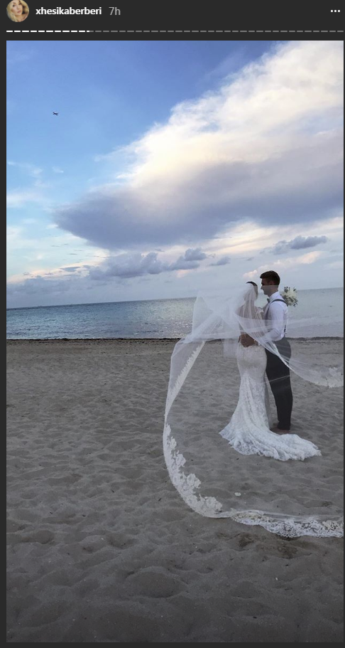 FOTO/ Modelja  shqiptare Afërdita Dreshaj i jep fund beqarisë