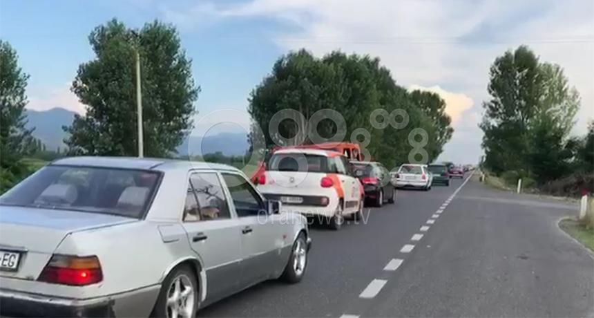 Përplasen dy makina në kryqëzimin e Milotit, disa të plagosur