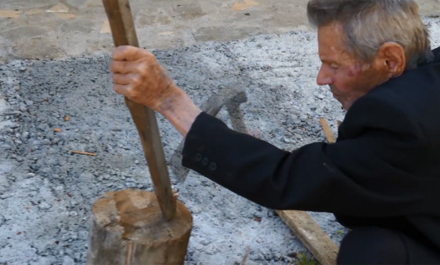 “Tani po e ndjej pleqërinë unë se deri tani se ndjeja”, 100-vjecari nga Cërriku zbulon recetën e jetëgjatsisë