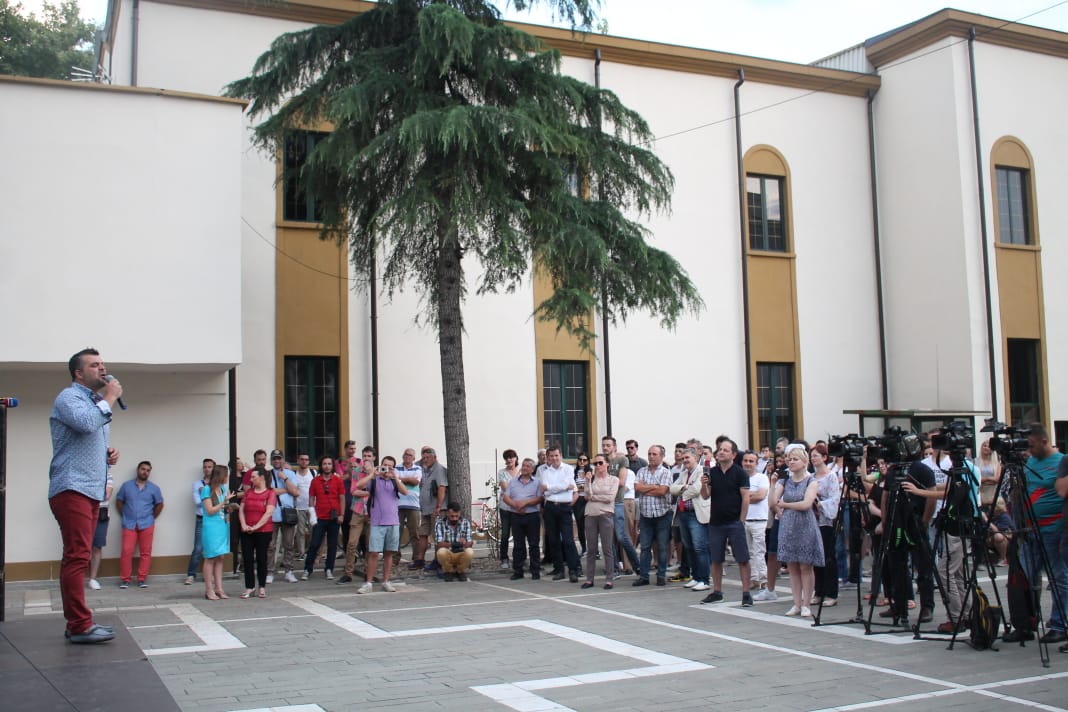 Artistët: Nuk kemi asnjë kompromis me Veliajn. Ruajtja e Teatrit Kombëtar është e panegociueshme