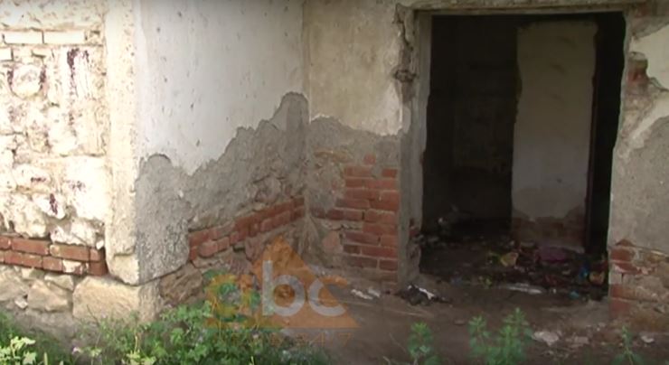 SKANDAL/ Qendra shëndetësore kthehet në banjo publike