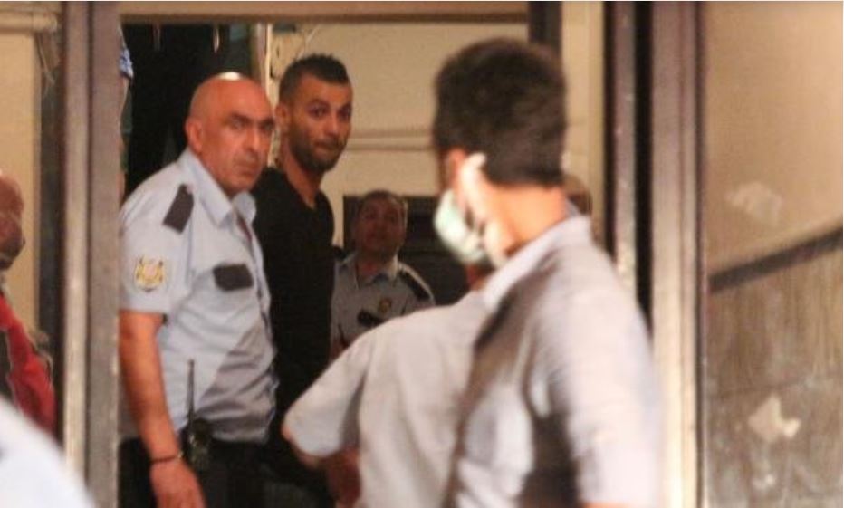 Gjendet i betonizuar brenda lavastoviljes, trupi i një personi