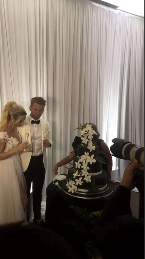 FOTO/ Modelja  shqiptare Afërdita Dreshaj i jep fund beqarisë