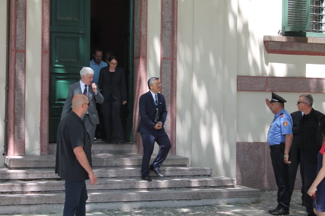 FOTO GALERI/ Ambasadori Donald Lu takim me Fatmir Xhafajn në Ministrinë e Brendshme