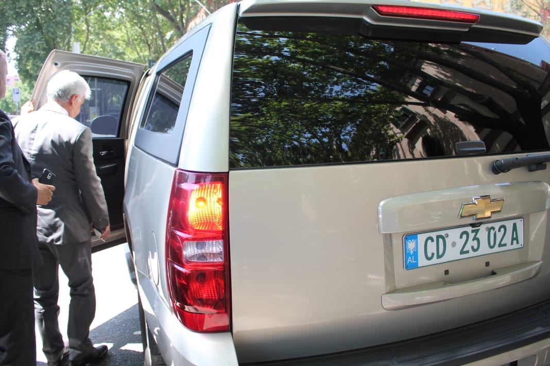 FOTO GALERI/ Ambasadori Donald Lu takim me Fatmir Xhafajn në Ministrinë e Brendshme