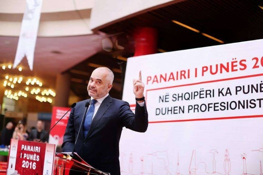 FOTO/ Edi Rama “ul papunësinë”, komentuesit ngrenë dozat e talljes dhe ironisë ndaj tij