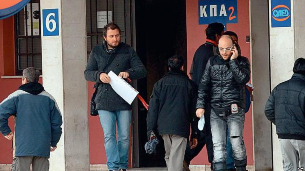 DETAJE/ Greqia përgjysmoi tarifat për lejet e qëndrimit të emigrantëvei, flet eksperti: Ja çfarë duhet të dini