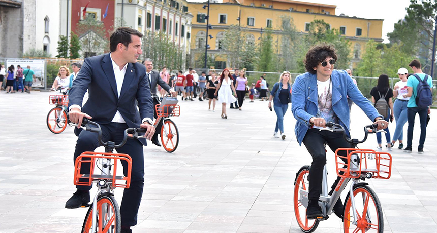 Ermal Meta para superkoncertit/”Jam shumë krenar që jam shqiptar”