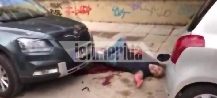 VIDEO/Qëllohet me 10 plumba mafiozi grek, mundohet të levizë akoma