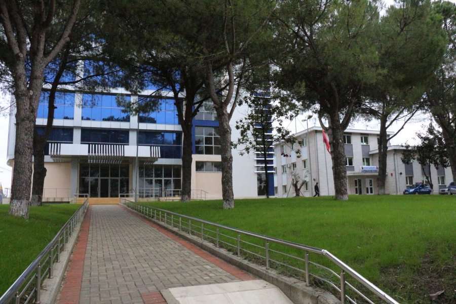 EMRAT/ Ballsh, prangosen dy vëllezërit pengmarrës