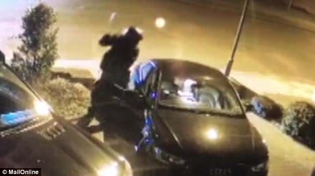 VIDEO & FOTO GALERI/ Grabitet mjeku teksa kthehej në shtëpi: Orën, ose të zhdukëm