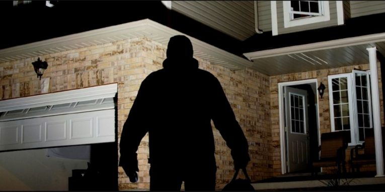 Qeveria Italiane / Qëlloni mbi “skifterët” edhe nëse janë të paarmatosur!