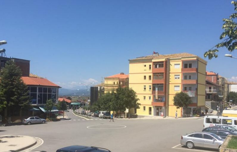 Skandali  i dekorimit/ Kryetari i këshilltarëve të djathtë: Vendimi pa prezencën tonë