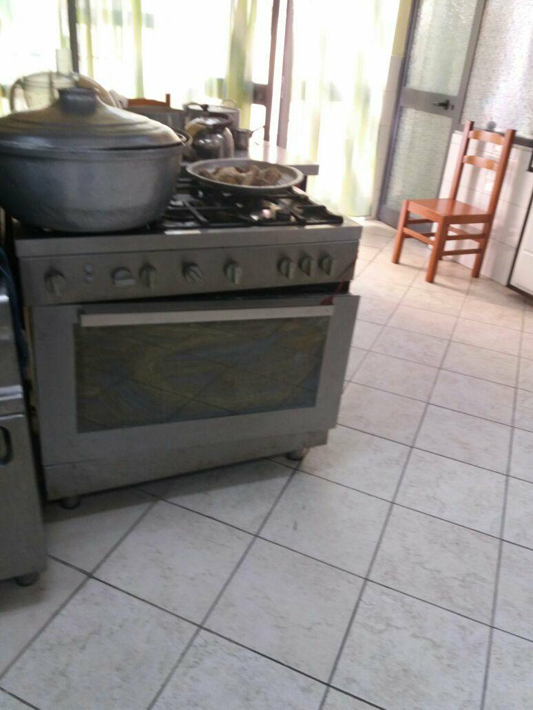 Abuzimi me kushtet e jetesës /Nxënësit e verbër, flenë në dysheme