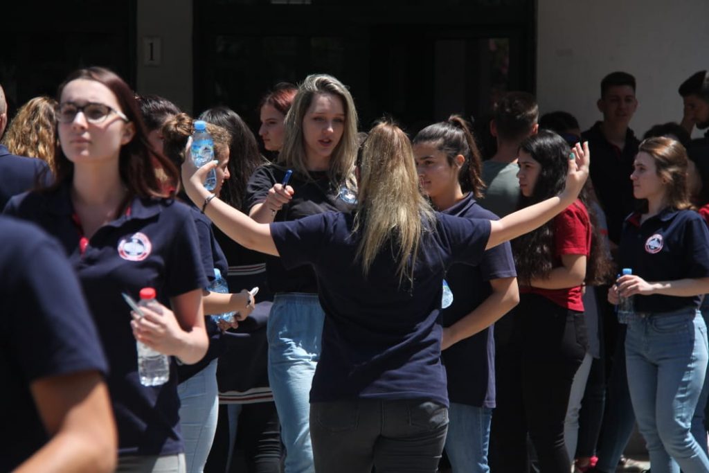 Maturantët “të gëzuar”: Kopjuam edhe në provimin në korridor…, na lanë vetë mësuesit