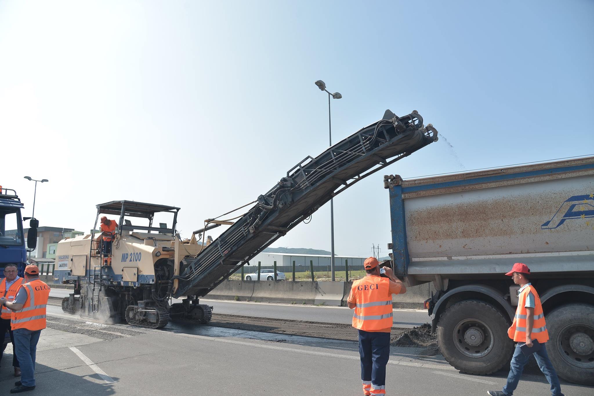 Hapet një shteg në autostradën Tiranë-Durrës, por trafiku do pëlcasë shoferët sërish